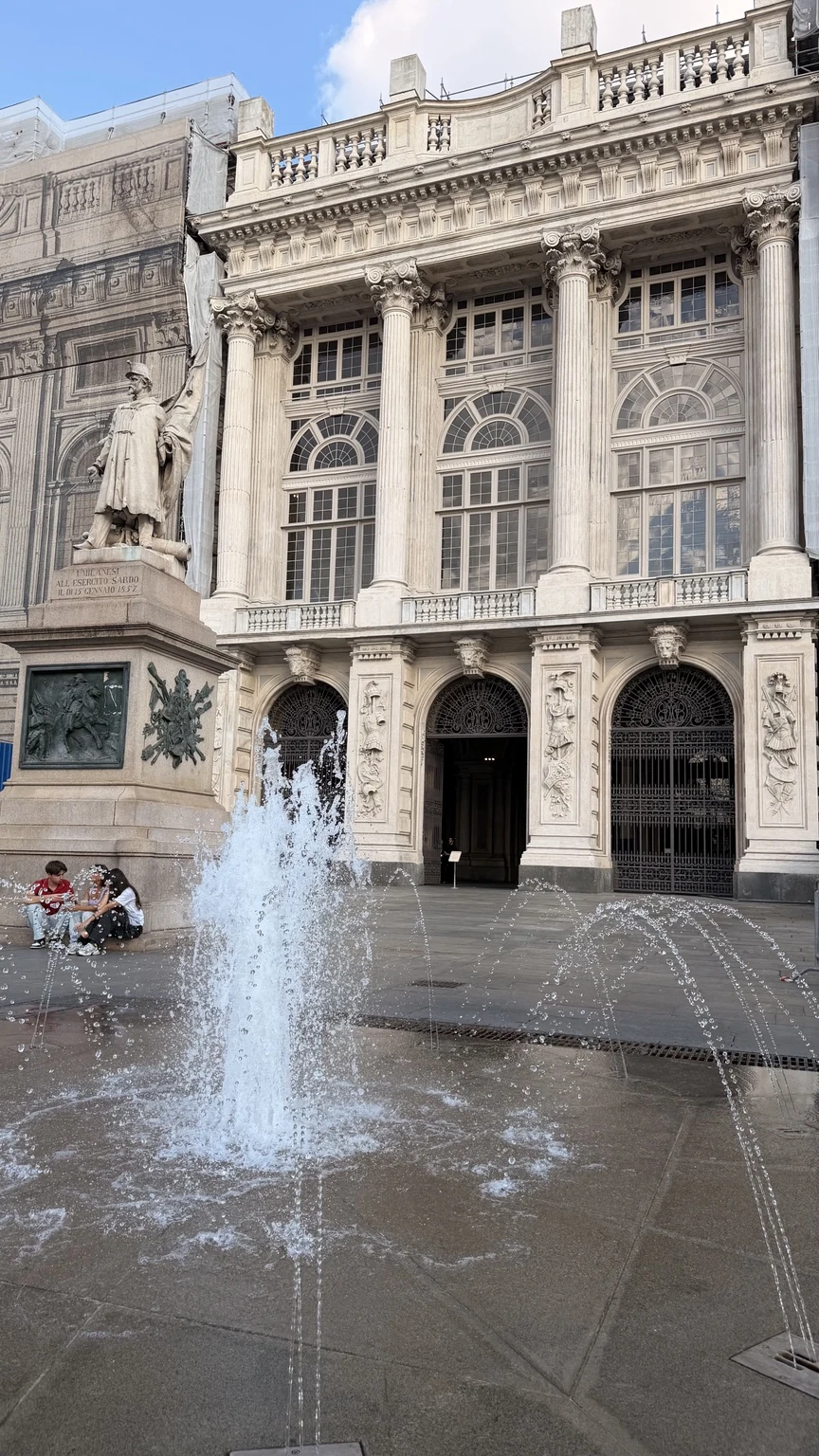 Piazza Castello y exteriores de los palacios